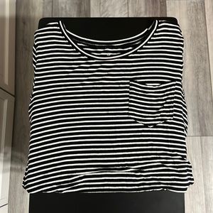 Hollister. XS. Short sleeve tee.